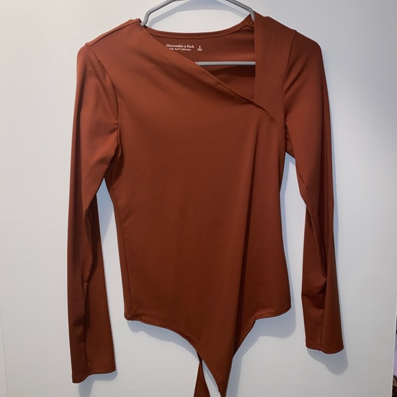 Abercrombie & Fitch Tops - Abercrombie brown asymmetrical bodysuit